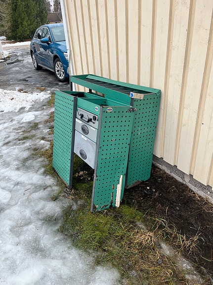 Pakettiauton hyllyt