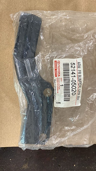 Toyota puskurin kiinnike 52141-05020