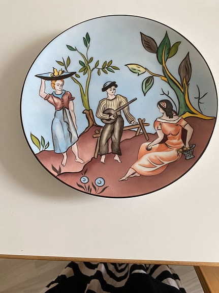 Käsin maalattu seinälautanen