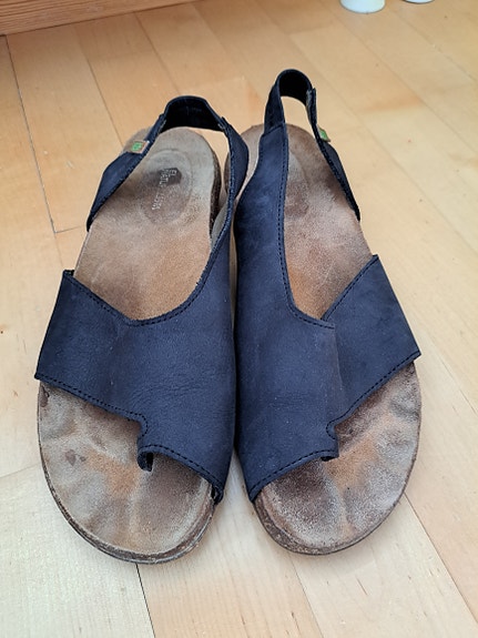 El naturalista mustat sandaalit 40