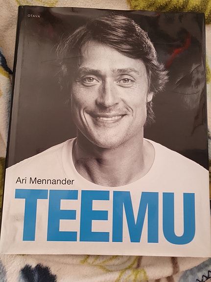 Kirja Teemu Selänteestä 2014.