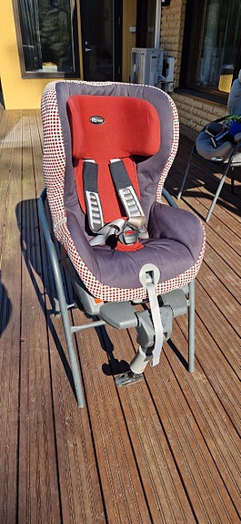 Turvaistuin Britax Römer Safefix 9-18 kg