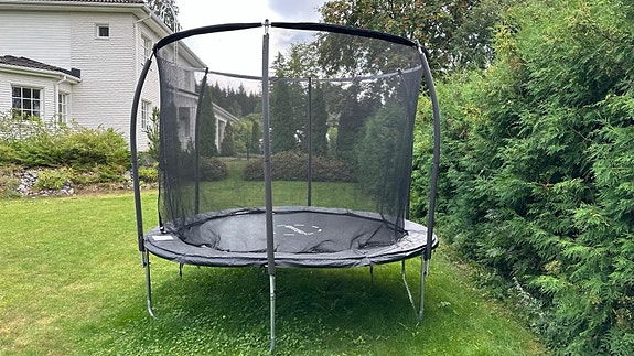 Hyväkuntoinen trampoliini 305 cm - käytetty vain 1,5 kk!