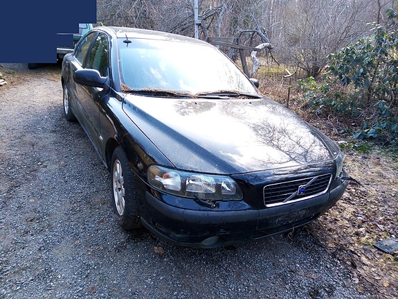 Volvo S60 2001 2.4 170 hv bensa automaatti osina
