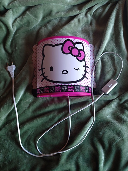 Hello kitty lasten seinävalaisin