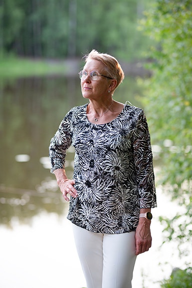 Uusi Bassini mustavalkoinen 3/4-hihainen pusero arkeen ja juhlaan - koko 44