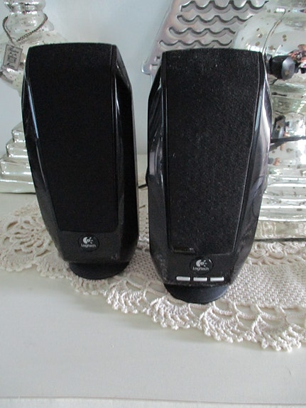 Logitech mustat tietokone kaiuttimet