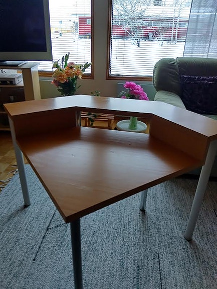 Tietokonepöytä
