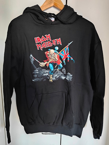 Iron Maiden: Trooper -bändihuppari (L)