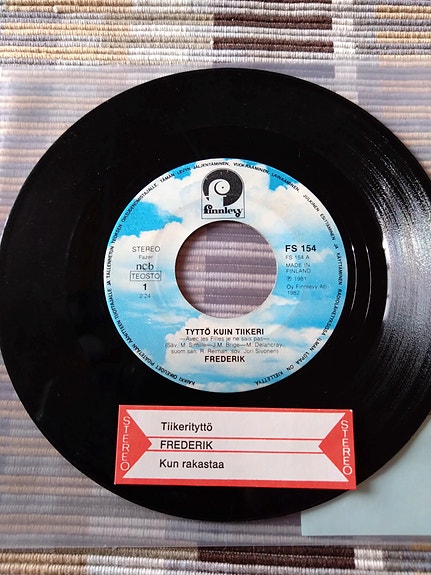 Frederik 7" Tyttö kuin tiikeri/Kun rakastaa
