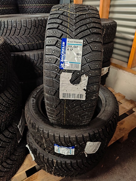Michelin X-Ice North 4 SUV 215/50R17 nastarenkaat POISTOERÄ 3kpl