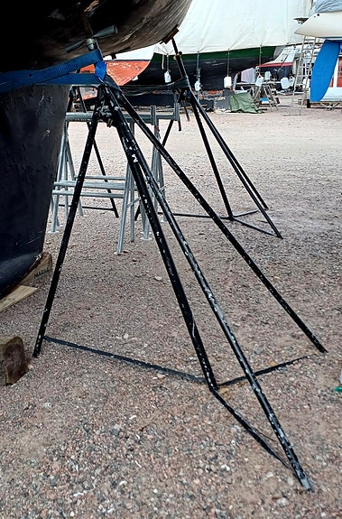 Kolmiojalka, tuki