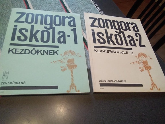 Pianokoulu x 2 saksaksi, unkariksi
