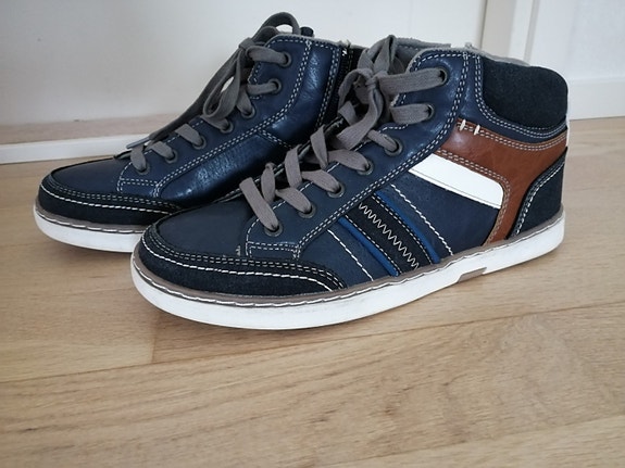 Poikien kengät, koko 38