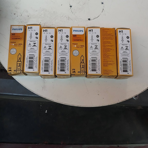 8 kpl H1-polttimo +30 % 12 V/55 W Philips Vision