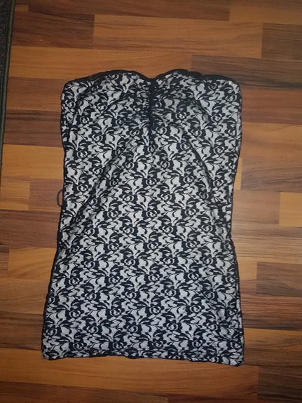 Olkaimeton musta-beige pitsitoppi (XS)