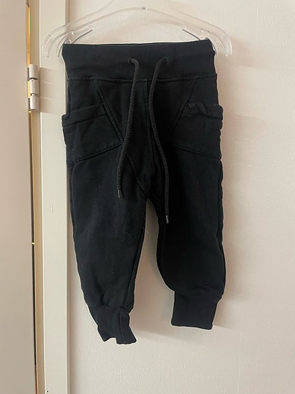 Gugguu baggy collegehousut koko 80.