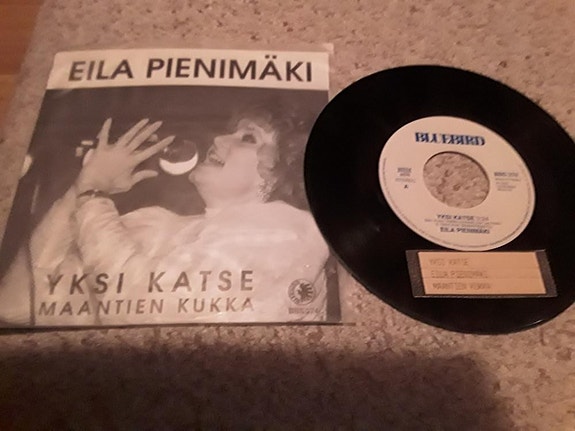 Eila Pienimäki 7" Yksi katse / Maantien kukka