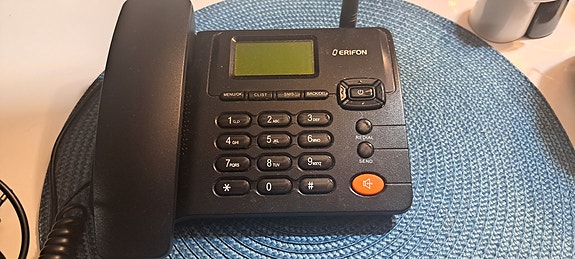 Pöytämallinen GSM senioripuhelin