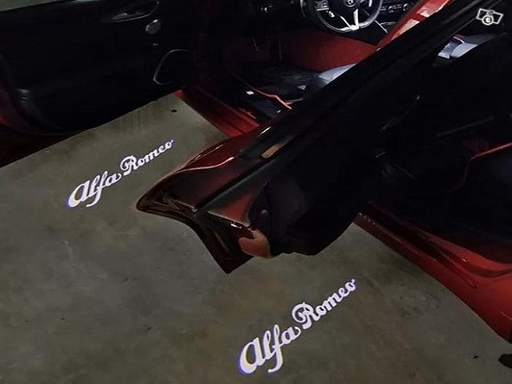 Alfa Romeo Giulietta/Giulia/Stelvio logolliset ovivalot — logo maahan (2kpl)