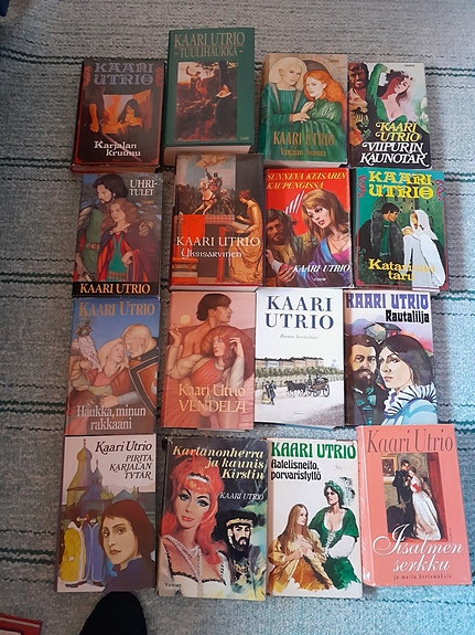 Kaari Utrion kirjoja 32kpl