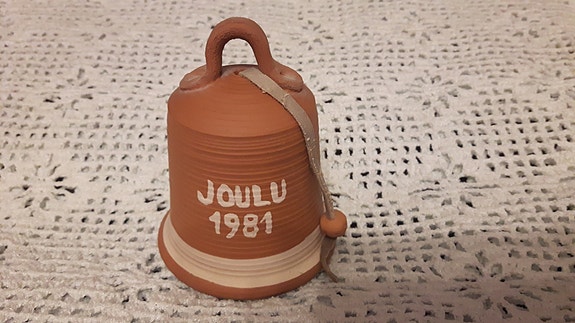 Keraaminen kello "Joulu 1981"