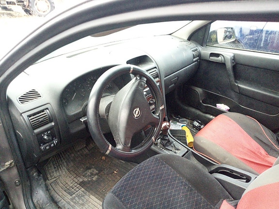 Opel astra 2.0 automaatti -98