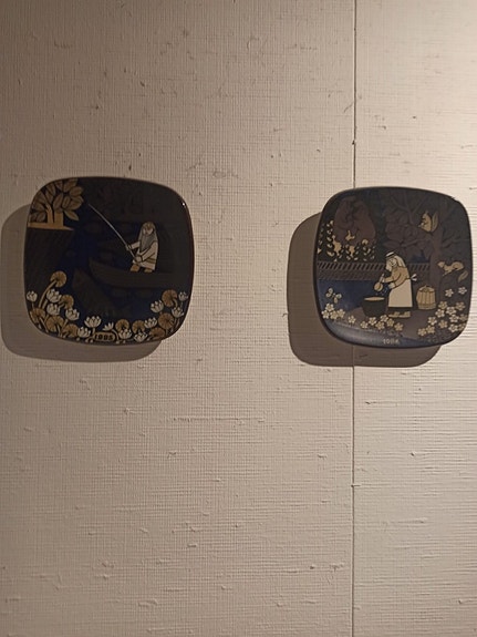 Arabia vuosilautaset 1985 ja 1986 seinälautaset