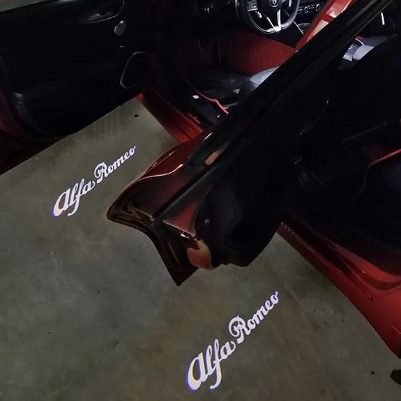 Alfa Romeo GT/147 (Type 937) logolliset ovivalot — logo maahan (2kpl)