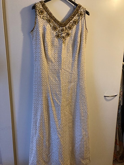 Vintage iltapuku, kulta/l.valk. helmikirj. n.42