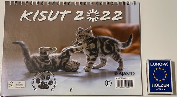 Kissakalenteri 2022 pentujen söpöjä kuvia A5 kokoa