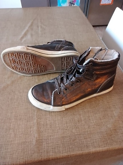 Product image 1 of 2