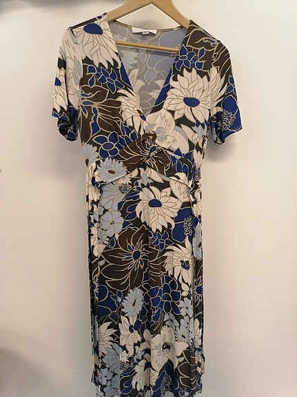 Kukallinen mekko