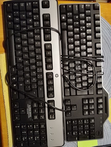 Kuvan Dell ja HP näppäimistöt, USB
