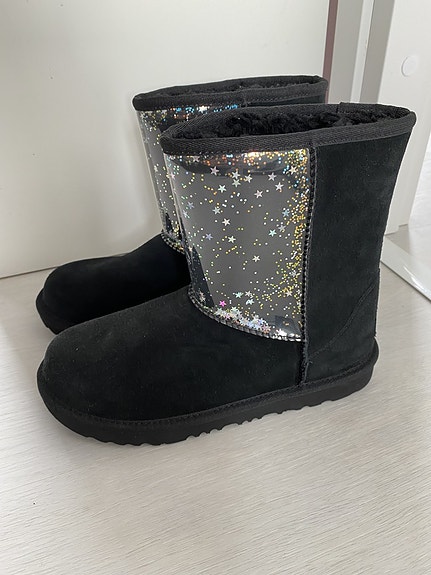 Uudet UGG saappaat 37