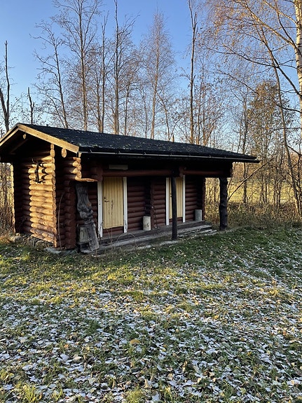 Hirsiaitta /   vierasmaja hirrestä