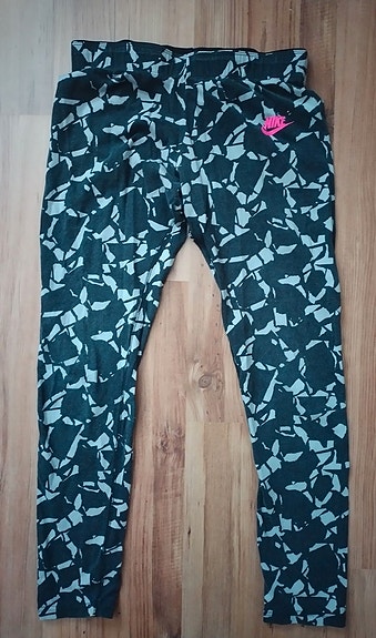 152/158cm Nike urheilutrikoot ja Danskin caprit