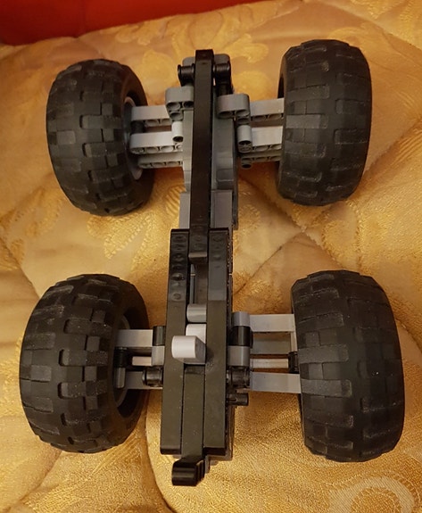 Lego Technic-alusta ja satsi palikoita
