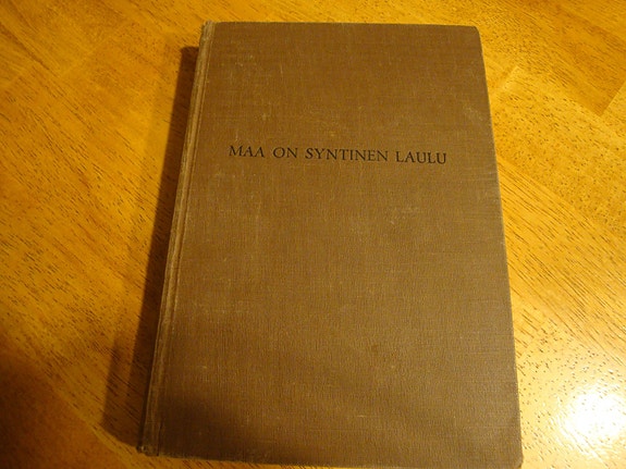 Timo K. Mukka Maa on syntinen laulu