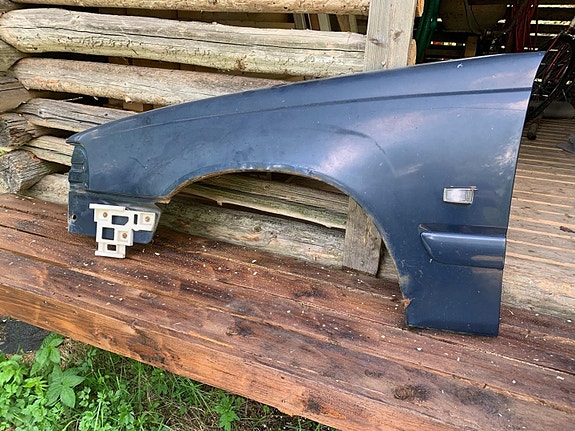 Volvo V70 1998 mk1 vasen etulokasuoja