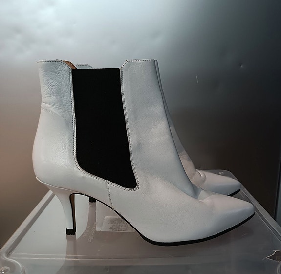 Valkoiset 38/24,5cm (täys)nahka 6cm korko nilkkurit