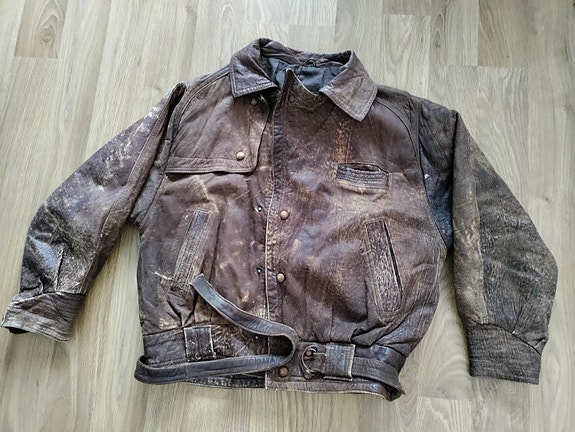 Product image 1 of 2