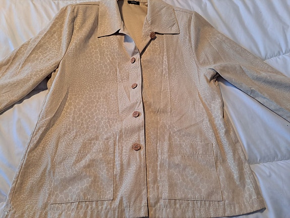 Beige jakku koko 42