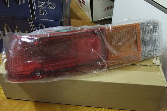 Nissan pick up 720 1980-83 oikea takavalo