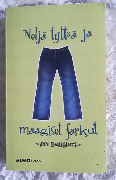 Neljä tyttöä ja maagiset farkut