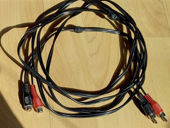 Rca-, video- ym .johtoja