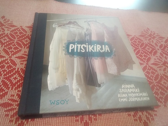 Pitsikirja Rinna Saramäki