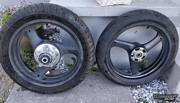 Suzuki RF600 vanteet + renkaat