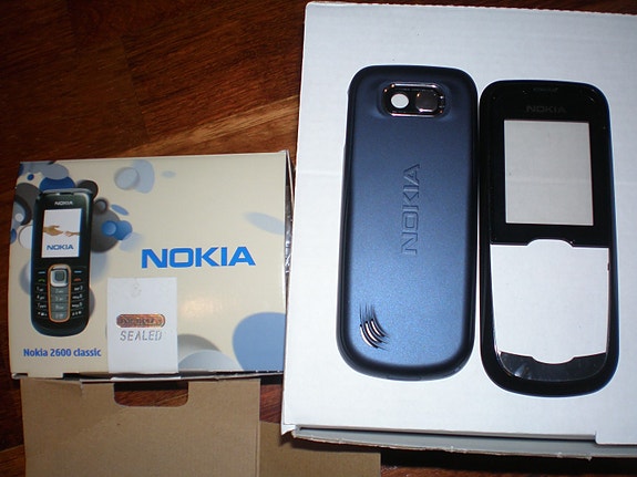 Vaihtokuoret Nokia 2600 classic puhelimeen