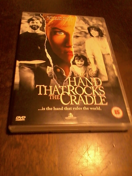 The Hand that rocks the cradle (dvd, alue 2, 1992)